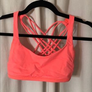 EUC lululemon free to be wild bra size 4